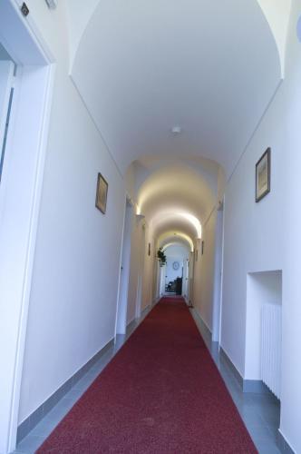 Sarah Hotel 4*