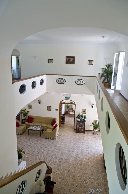Sarah Hotel