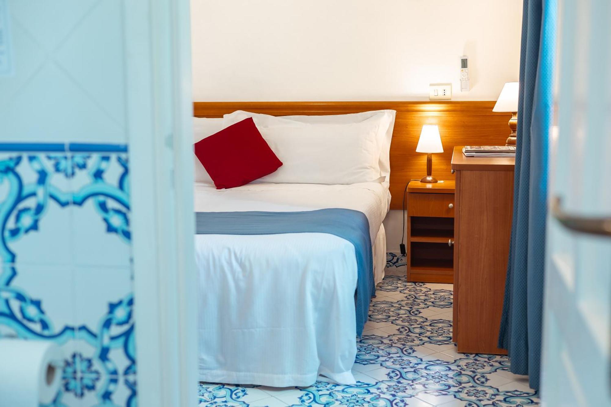 Sarah Hotel