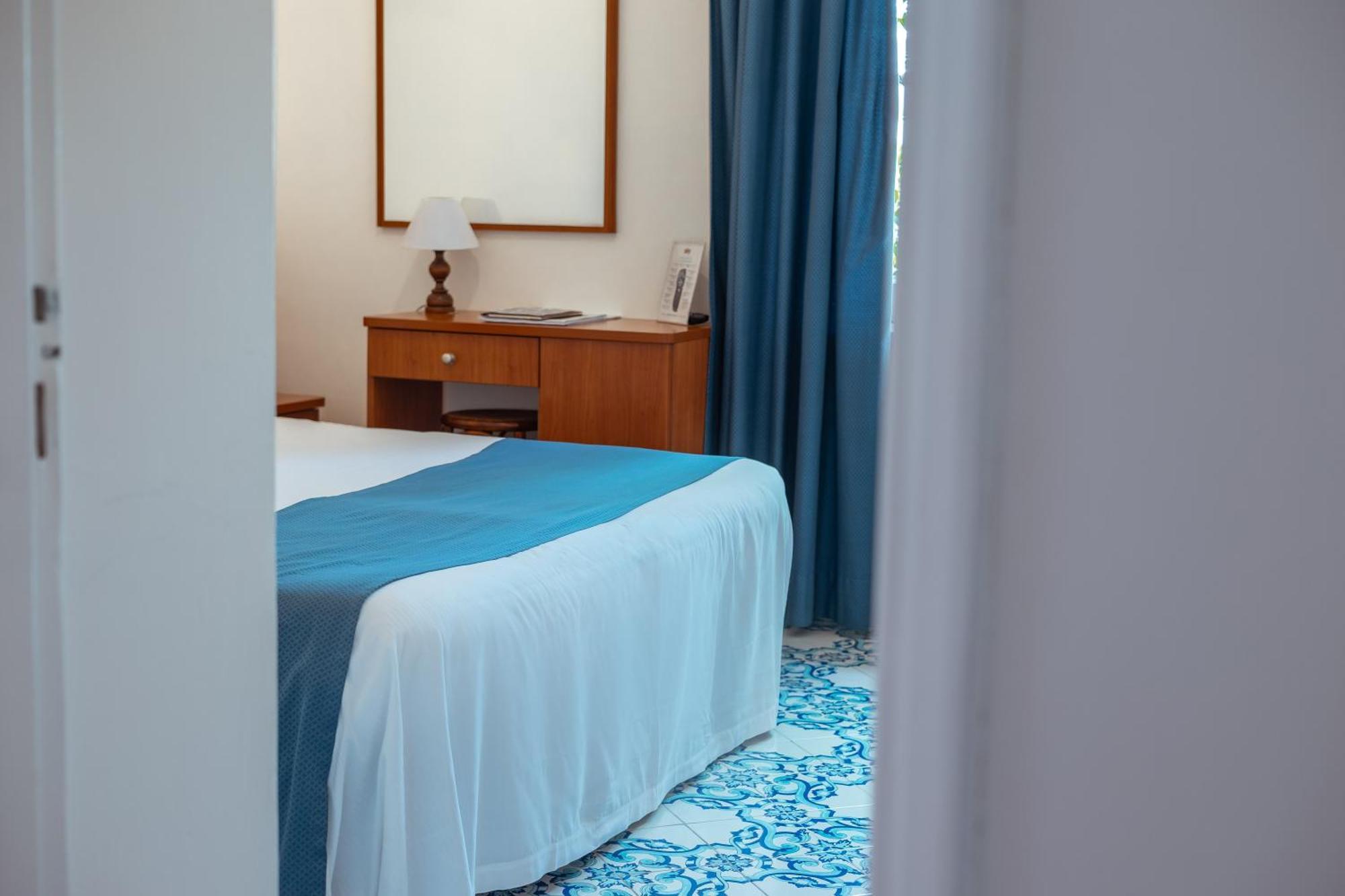 Sarah Hotel