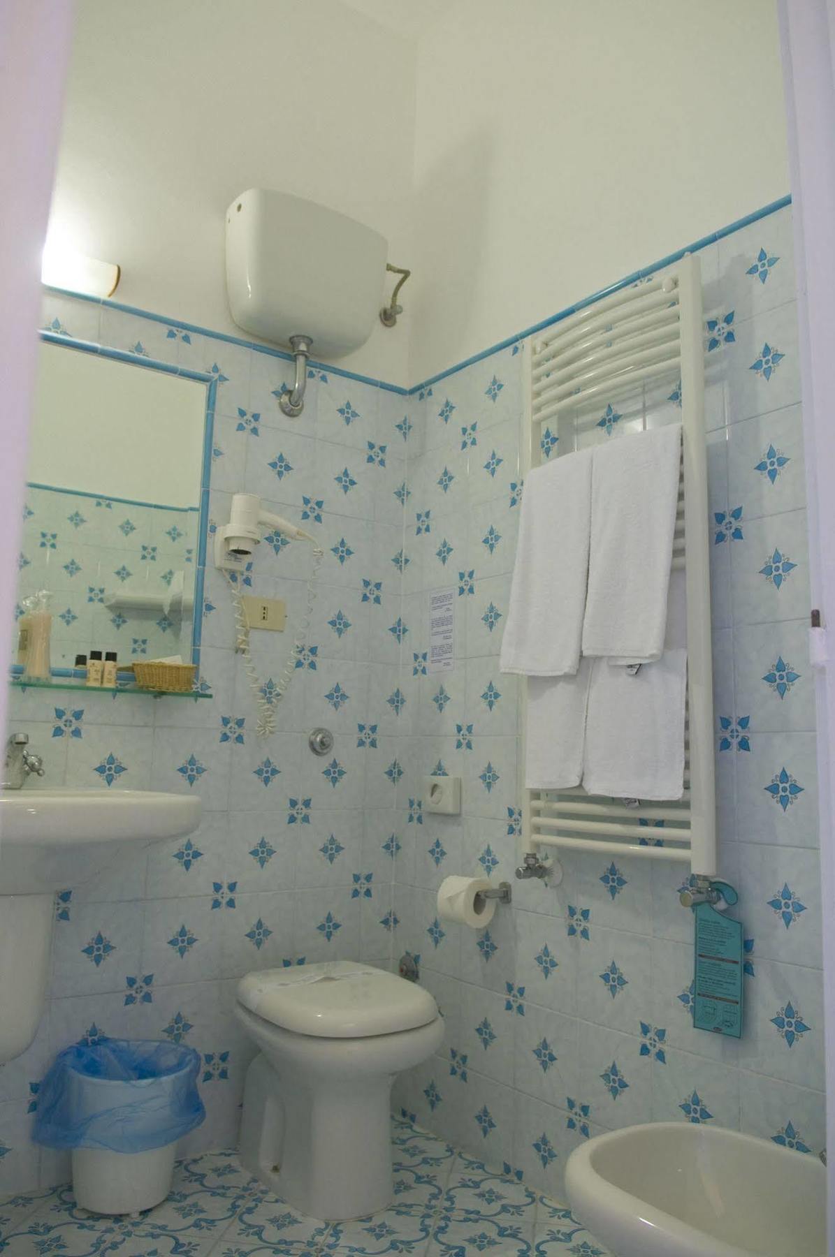 Sarah Hotel 4*